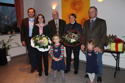 Die Glückwünsche der Landwirtschaftskammer Niedersachsen übermittelte der stellvertretende Präsident , Gerhard Schwetje (Mitte)